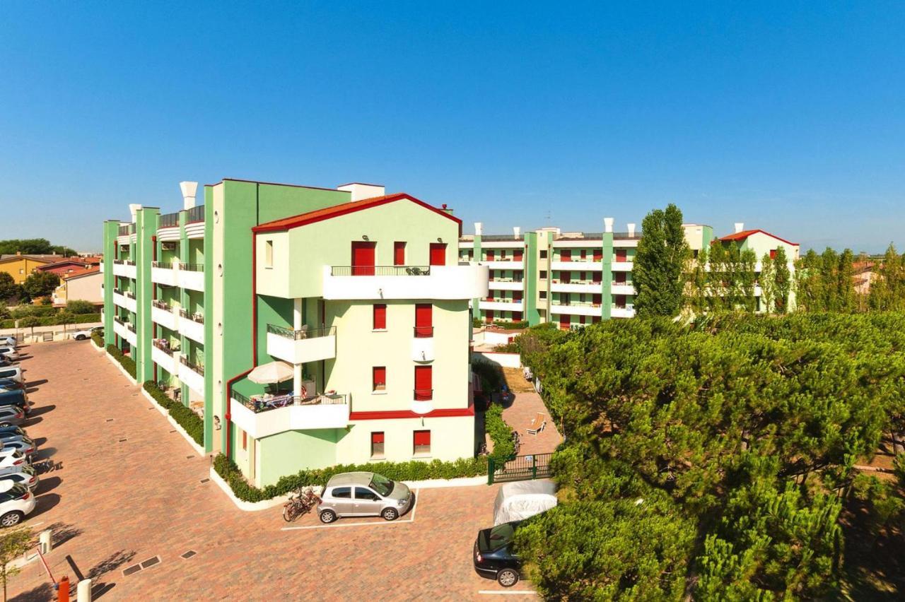 Apartment In Caorle With Heating Kültér fotó
